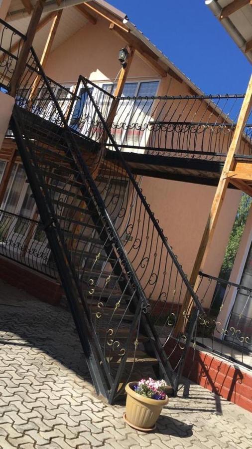 Гостевой Дом Байтик 博斯特里 外观 照片